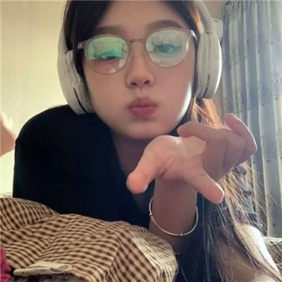 无法触碰的她